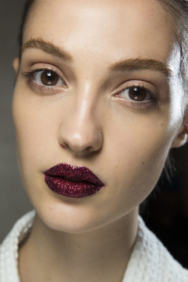 Everyone Is Going Crazy For The Glitter Lips Trend