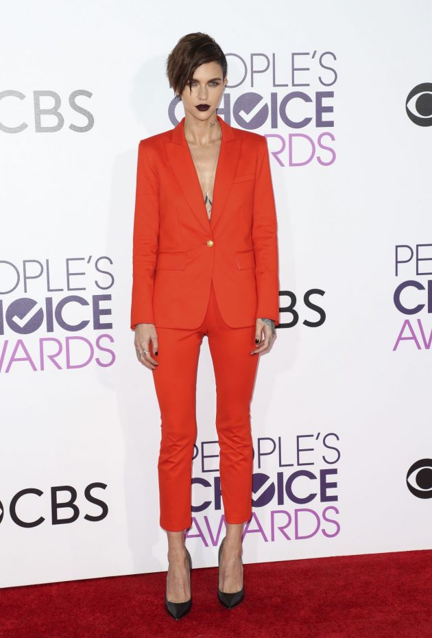 PEOPLE’S CHOICE AWARDS 2017   RED CARPET GALLERY