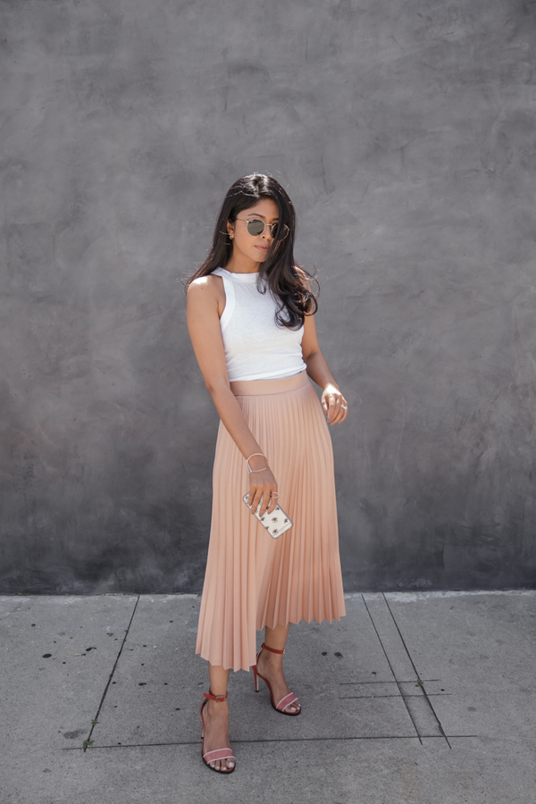 Gorgeous Outfits That Will Make You Want A Pleated Skirt
