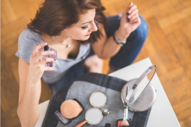 4 Vital Reasons Not to Sleep with Makeup on Your Bed