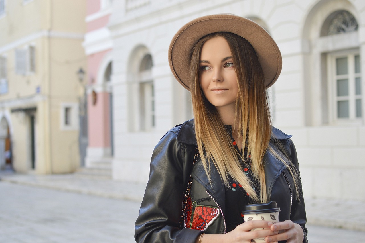 can-you-wear-a-leather-jacket-in-the-summer-fashionsy