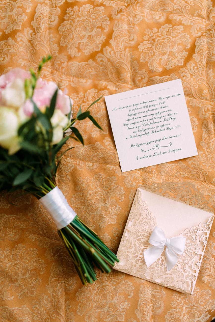 What Are The Latest Trends For Wedding Invites?