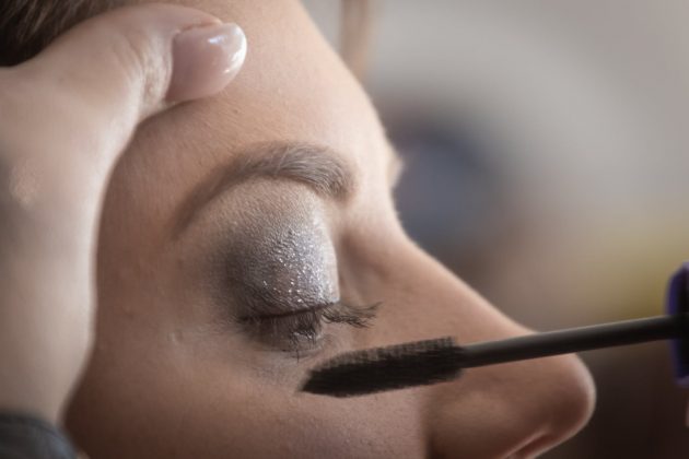 Important Makeup Tips For Small Eyes To Make Them Bigger