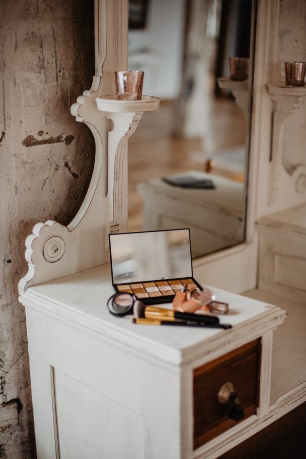 How To Organize The Items In Your Vanity