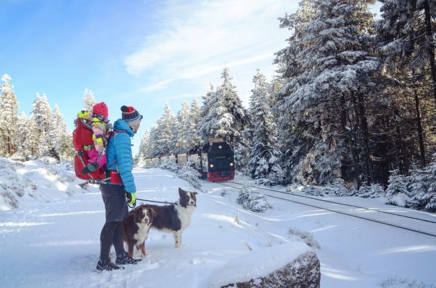 What You Should Carry Along for Your Baby on a Ski Vacation